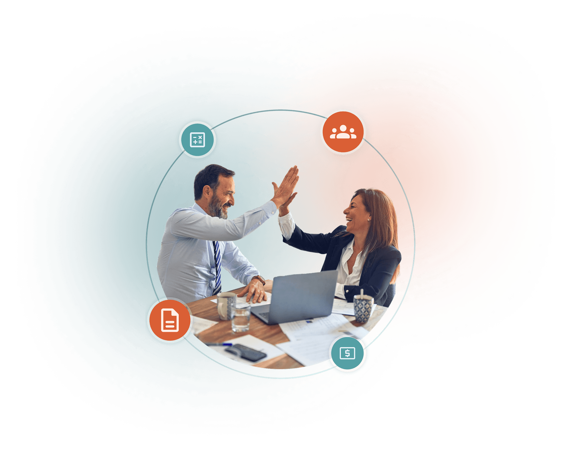 Equipo de trabajo celebrando